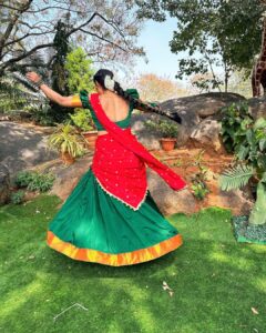 Kasthuri Shankar Instagram - Turning time back !!!

Thank you Mukesh Anna, shailaja , Ankita for this !!!

#guesswho #foreveryoung #fountainofyouth #ageisjustanumber #halfsareeswag