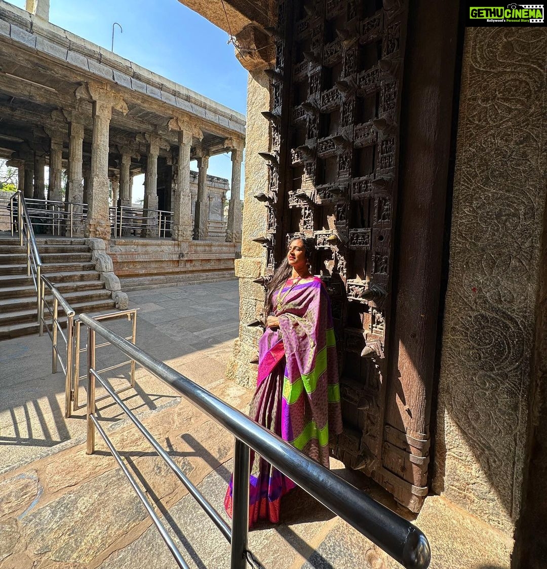 Kasthuri Shankar Instagram - Doorstep to divinity. Namakkal LakshmiNarasimha Temple TamilNadu . The land of temples Land of faith Land of festivals Land of hope. #tamizhartirunal #mattupongal #templesofindia #tamilponnu #tamizhachi #sareeswag #desibeauty #indianbeauty #actresskasthuri