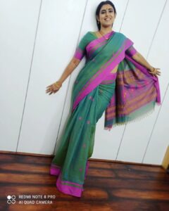 Kasthuri Shankar Instagram - Caravan stories ....bigger better pics on my threads account. 
Saree : @shenbagam_organics
#hourglassbody #sareeswag #desibeauty #tamizhponnu #teluguammayi #teluguactress #gruhalakahmi