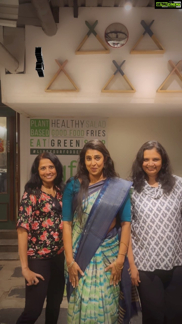 Kasthuri Shankar Instagram - My sisters my solace my sanity ! Love you always ! #bffforever❤️ #actresskasthuri #kasthuridancevideo #hoteveningcooldance #filmyflashback #retrohits #amarakbaranthony #amitabhbachchan #threemusketeers