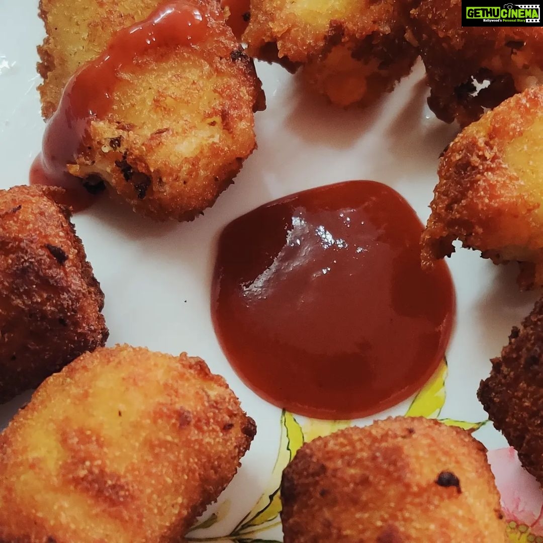 Kasthuri Shankar Instagram - Had a free day, sashti vratham for me, so only the kid to feed...tried some fun snacks Potato Cheese poppers and paneer sticks High on effort, high on calories, high on fun factor too :)) #kasturicooks #funfoodfriday