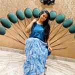 Kasthuri Shankar Instagram - why be blue when you can be blue and green and everything in between ! #mayilpola #ponnuonnu #mayiliragemayilirage #peacockthrone #saturdayvibes #nomakeup #simplesexycool #nakedface