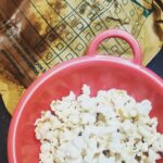 Kasthuri Shankar Instagram - OMG I made popcorn from scratch in a brown paper bag !!! It came out soooooo good !!! #HolidayFun #microwaveMischief #kitchenexperiments #homemadepopcorn🍿 #kasturicooks