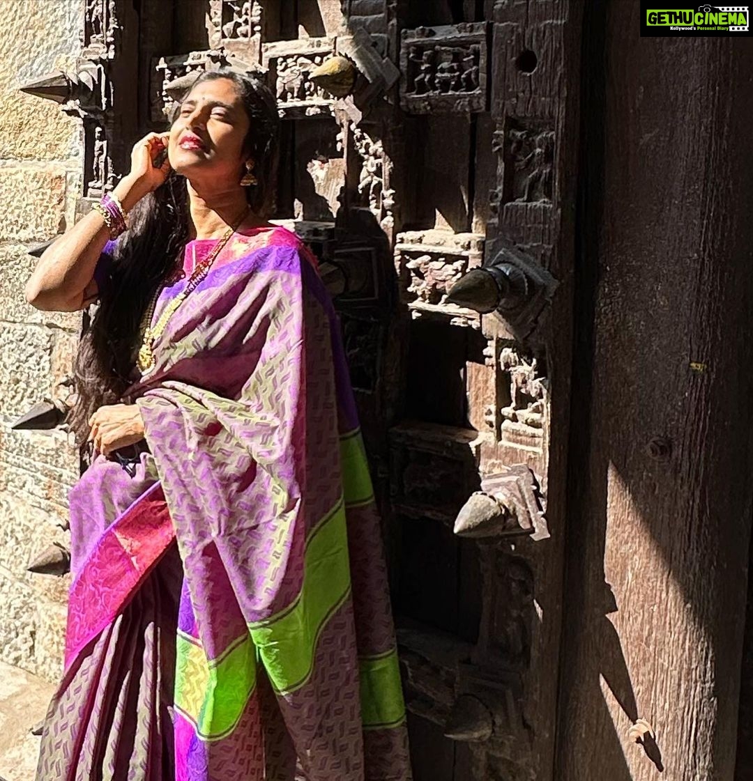 Kasthuri Shankar Instagram - Doorstep to divinity. Namakkal LakshmiNarasimha Temple TamilNadu . The land of temples Land of faith Land of festivals Land of hope. #tamizhartirunal #mattupongal #templesofindia #tamilponnu #tamizhachi #sareeswag #desibeauty #indianbeauty #actresskasthuri