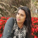 Kasthuri Shankar Instagram – Happy at Home for the holidays… 
P.C : @shobhini_k
Location: centennial park
#fallcolors #americanautumn #pretty picture #actresskasthuri  #gruhalakshmi