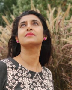 Kasthuri Shankar Instagram - Happy at Home for the holidays... 
P.C : @shobhini_k
Location: centennial park
#fallcolors #americanautumn #pretty picture #actresskasthuri  #gruhalakshmi