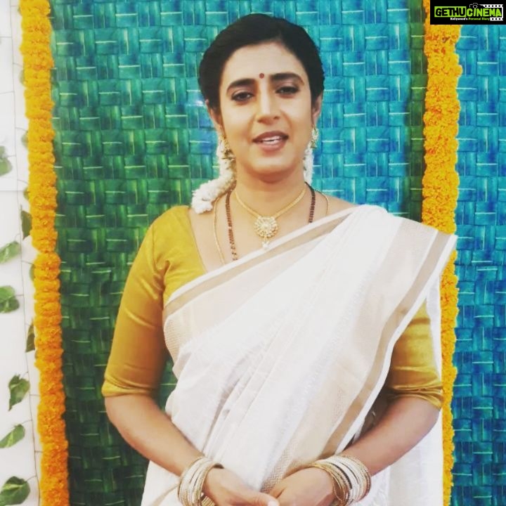Kasthuri Shankar Instagram - Onam aashamsakal to the malayali multiverse! #onamcelebration #malayalamcinema #keralacinema #kasturionam #kasthurikutti #onaashamsakal #pononam2022