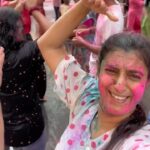 Kasthuri Shankar Instagram - Let's play Holi! Uff ye Holi, hai ye holi ! #mygang #happyholiday #wowwomen #womensday #adikuththudance #livethebeat #girlgangstars #waqt #akshaykumar #priyankachoprajonas