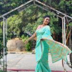 Kasthuri Shankar Instagram - Be it festival day or Sunday, no matter. I invariably end up working ! #sareeswag #sundayspecial #navaratri #durgapuja #dussehra #sanskaributsexy #traditional #actresskasthuri #desibeauty #southindianactress