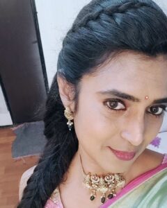 Kasthuri Shankar Instagram - Sunday selfies.... At shooting spot... Full pictures on my FB page Facebook.com/actresskasthuri