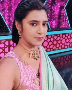 Kasthuri Shankar Instagram - Sunday selfies.... At shooting spot... Full pictures on my FB page Facebook.com/actresskasthuri