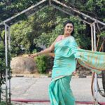 Kasthuri Shankar Instagram – Be it  festival day or Sunday, no matter. I invariably end up working ! 
#sareeswag #sundayspecial #navaratri #durgapuja #dussehra 
 #sanskaributsexy #traditional #actresskasthuri  #desibeauty #southindianactress