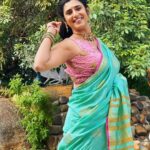 Kasthuri Shankar Instagram - Be it festival day or Sunday, no matter. I invariably end up working ! #sareeswag #sundayspecial #navaratri #durgapuja #dussehra #sanskaributsexy #traditional #actresskasthuri #desibeauty #southindianactress