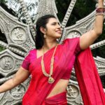 Kasthuri Shankar Instagram - Red bird in the woods.... #sareeswag #desibeauty #indianactress #southasianactor #gruhalakshmi #ravishingred #sanskaributsexy