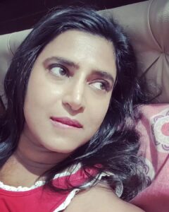 Kasthuri Shankar Instagram - Midnight madness....
Too tired to clean up, so taking selfies and procrastinating ☺️

#sundayspecial