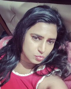 Kasthuri Shankar Instagram - Midnight madness....
Too tired to clean up, so taking selfies and procrastinating ☺️

#sundayspecial