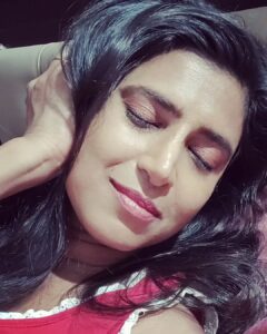 Kasthuri Shankar Instagram - Midnight madness.... Too tired to clean up, so taking selfies and procrastinating ☺️ #sundayspecial