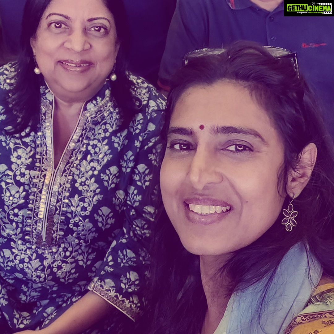 Kasthuri Shankar Instagram - Back to my quizzing roots... After many years... At the #ZIFO open quiz today Thanks for the pics @rajjkumar2305 Landmark legend Hemu Ramaiah in the last pic. #quizzinginmyveins #noMakeUp #realitybites #brainsAndBraggingrights #intellectualelite #theBestofIndia #quizzersofindia Madras Music Academy