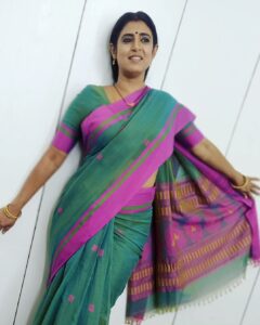 Kasthuri Shankar Instagram - Caravan stories ....bigger better pics on my threads account. 
Saree : @shenbagam_organics
#hourglassbody #sareeswag #desibeauty #tamizhponnu #teluguammayi #teluguactress #gruhalakahmi