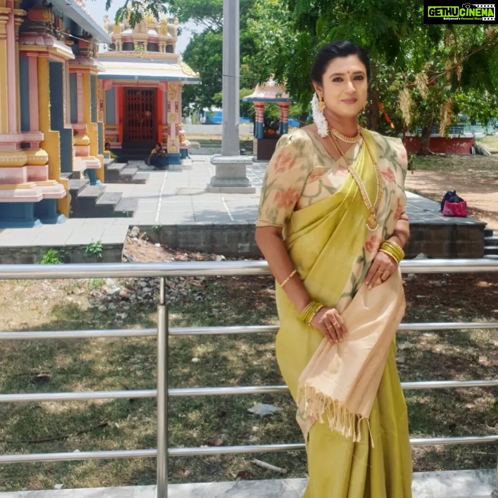 Kasthuri Shankar Instagram - Saturday is Temple day. Its always a good day when shoot is scheduled in a temple. #sareeswag #jaisiyaram #actresskasthuri #desibeauties #specialsaree #thankyou