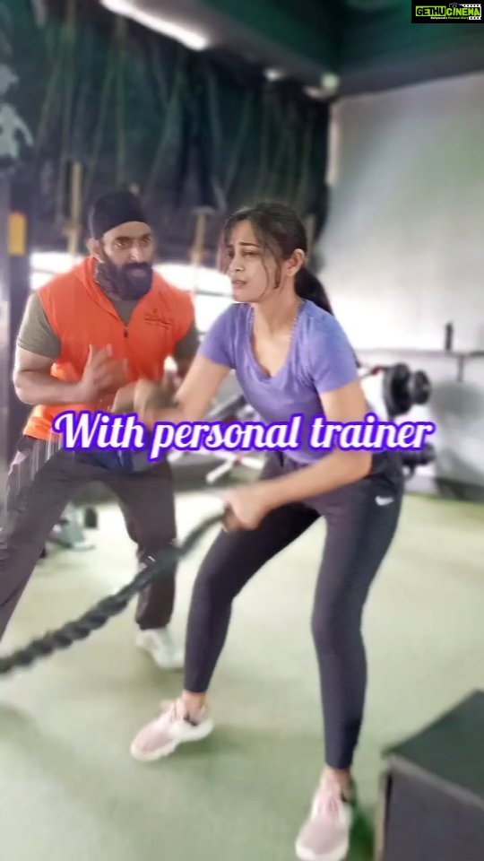 Kaveri Priyam Instagram - Without trainer vs trainer 😂😂😄 !!!! Baut farak padta hai 💪 #kaveripriyam #kaveripriyam_official #kaveri #reelsviral #trainers_gym_ #comedyreels #comedygymreel #thecloud9gym #viralreels #gymcomedy #fun #funnyvideos #gymvideos