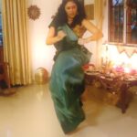 Kavita Kaushik Instagram – An impromptu Dance of Devotion , celebrating the Divine feminine energy 🙏 Bolo Bolo Durga Mai ki jai 😇❤️ 
#Dance #of #Devotion #ma #shakti #ma #saraswati
