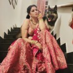 Kavita Kaushik Instagram – Chaand kab aayega ? Chakkars are coming, how are you all my fellow beautiful suhaagans ?? Meri toh haalat kharaab hai🫠 but mazza bhi bohot aa raha hai, what about u all ?? #romantic #festival #full #of #cute #love