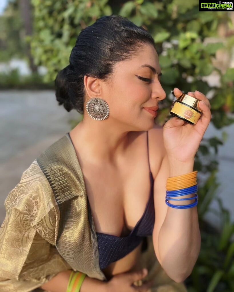 Kavita Kaushik Instagram - Nourishment meets styling with Our carefully created, Herbal, Natural Haircare & Skincare. Beauty treatments that dont feel like treatments,I applied few drops of Hair Nectar on my scalp and massaged the hair lengths with some hair Balm, the instant relief from dry itchy scalp and the rich shine one the shafts totally put me in the mood to dress up, with my head feeling happy and nourished I simply tied it back with a clip and wore traditionals with my favorite glass bangles , some laali powder and felt like a queen, while The Hair Nectar & Hair Balm heals my scalp & Hairwith it Medicinal yet Natural ingredients. Visit our website www.aparnaauntys.com International customers can watsapp us on 9820378775 to book their orders , we deliver globally 😇 @houseofaparnaauntys @justronnit