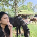 Kavita Kaushik Instagram – Mera badla leta hua Raaka ❤️ INCREDIBLE 😍 #Shivaaz #the #beauty #and #Raaka #on #mommy #duty #you #can’t #measure #a #dog’s #love #or #ever #repay #it #farmlife #animal #bestfriends #farm #horse #kisses