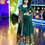 Kavitha Gowda Instagram - With this beautiful @nithyashree.athlete @ck_studios26 #kavitha #kavithagowda #showtime #celebration #deepawalispecial ( makeover , photography)