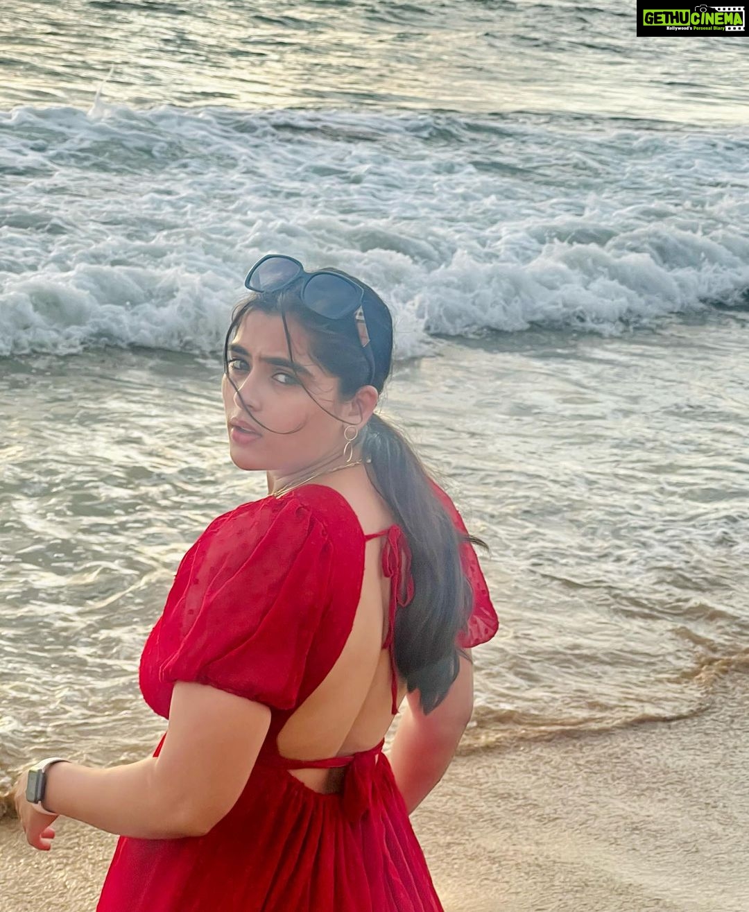 Kavya Kalyanram Instagram - In spite of the tan, the frizz and the heat, you’ll always have my heart Goa