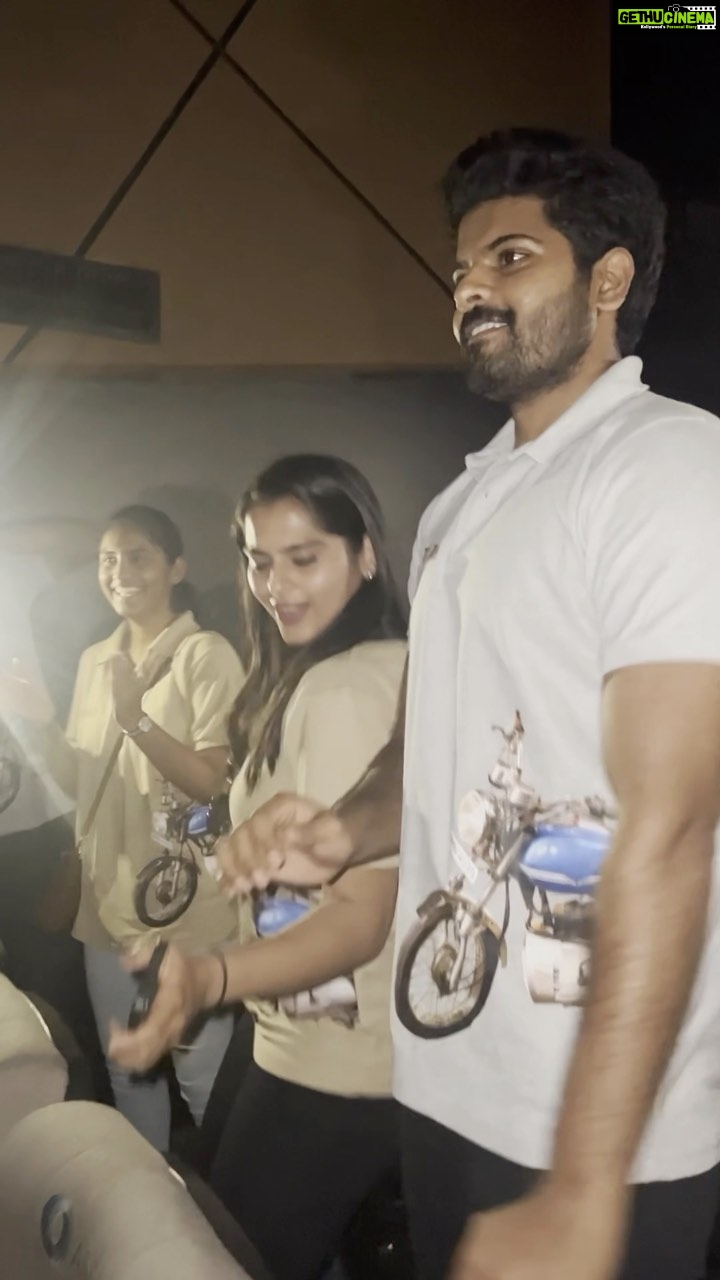 Kavya Kalyanram Instagram - Ustaad’s Surya and Meghna are on cloud 9 as they celebrate the re-release of #SuryaSonOfKrishnan💥❤️ #Ustaad #UstaadOnAug12th @simhakoduri @kavya_kalyanram @GauthamVasudevMenon @vaaraahicc @KrishiEntertainments @phanideep @gaddam_rakesh_reddy_ @himankduvvuru @actorsuriya @reddysameera @simranrishibagga