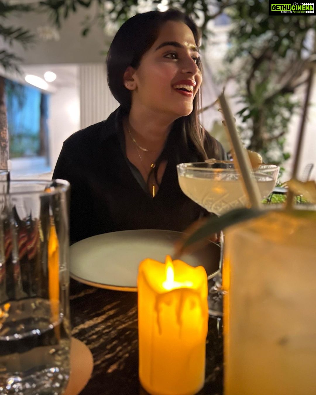 Kavya Kalyanram Instagram - Me looking at a plate of Sushi come towards my table Vs me when it passes to the table next