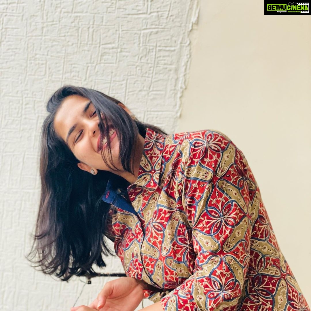 Kavya Kalyanram Instagram - Thinking of Sunday smiles on a Monday morning