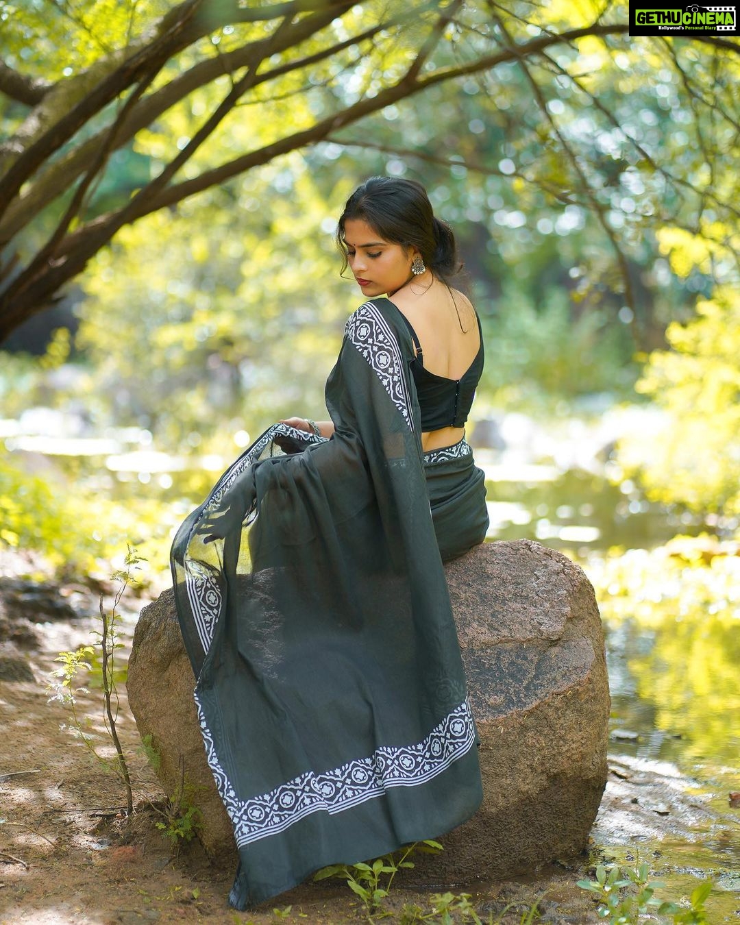 Kavya Kalyanram Instagram - Happy New Year 🥳 ♥️ My urge to just post these pictures >>>> me genuinely wanting to send new year wishes