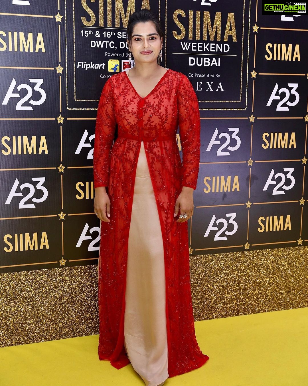 Kavya Kalyanram Instagram - 🌹 #siima2023 Styling : @priyankav____ Outfit : @anjaliandjhansi Jewellery : @orafojewels