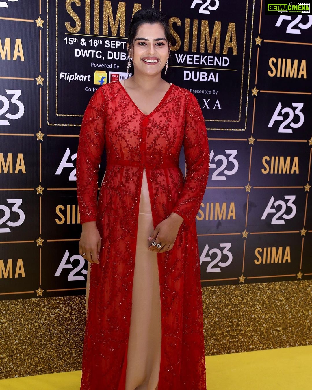 Kavya Kalyanram Instagram - 🌹 #siima2023 Styling : @priyankav____ Outfit : @anjaliandjhansi Jewellery : @orafojewels