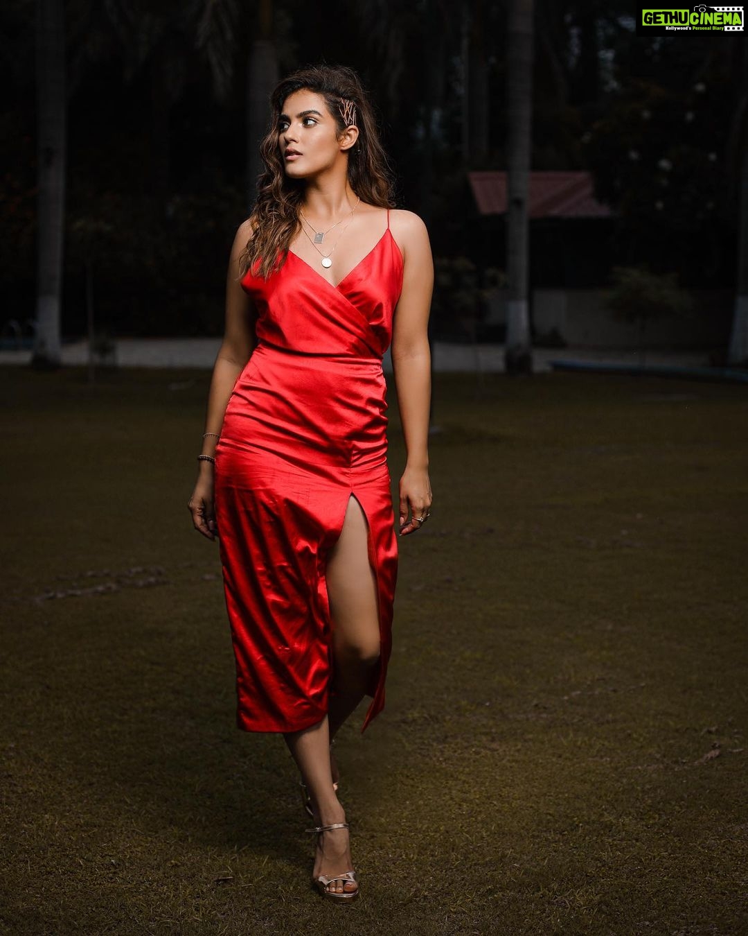 Kavya Thapar Instagram - ❤️🌶️🌹 Make-up - @juveria_k #bollywood #love #india #instagram #instagood #hollywood #mumbai #follow #tollywood #fashion #salmankhan #bollywoodactress #trending #music #like #bollywoodsongs #actress #tiktok #photography #actor #likeforlikes #kollywood #memes #followforfollowback #kavyathapar #kavyathapar❤️ Delhi, India