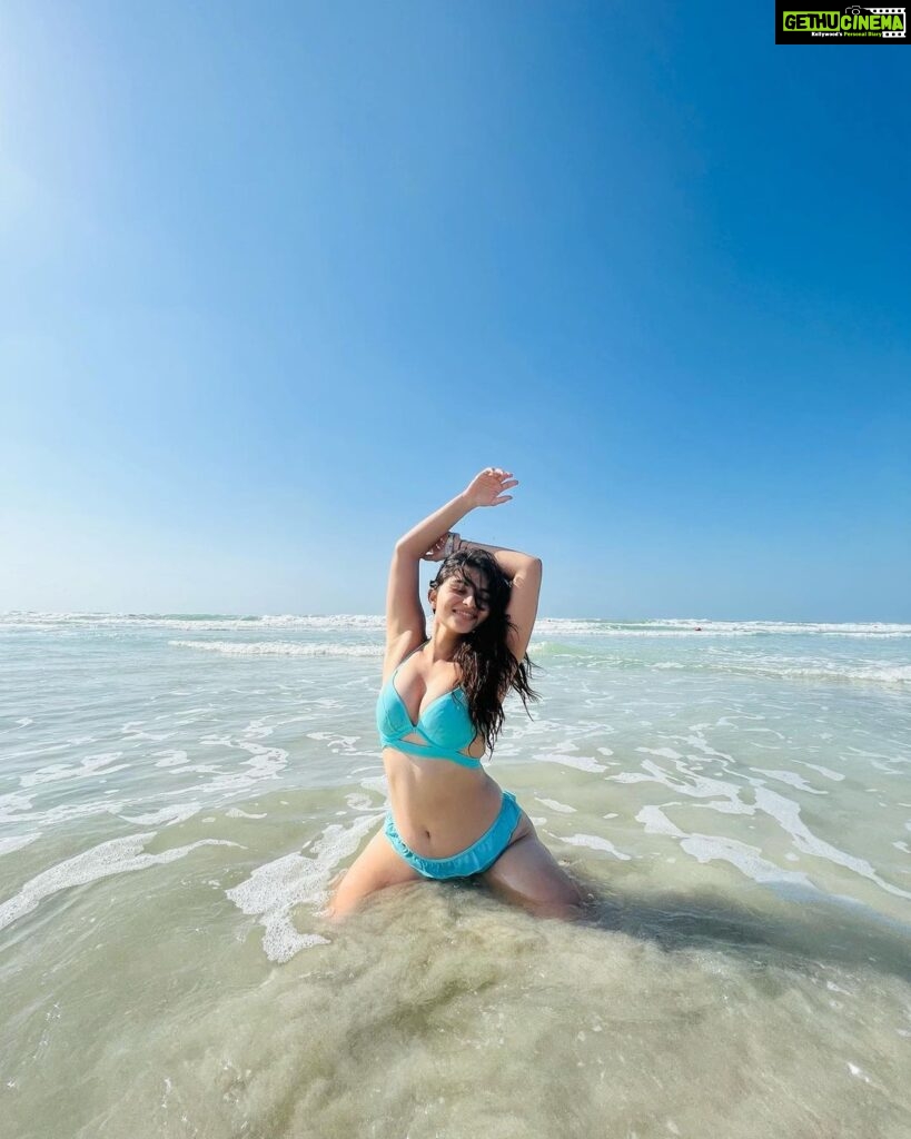 Kayadu Lohar Instagram - Salt water therapy 🌊 Kite beach, Jumeirah, Dubai