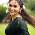 Kayadu Lohar Instagram - she wore a saree and the world stopped ✨🐥 📸 @weareretrospection Makeup and hair @maskmakeupartist Styling @sahivarma_stylist