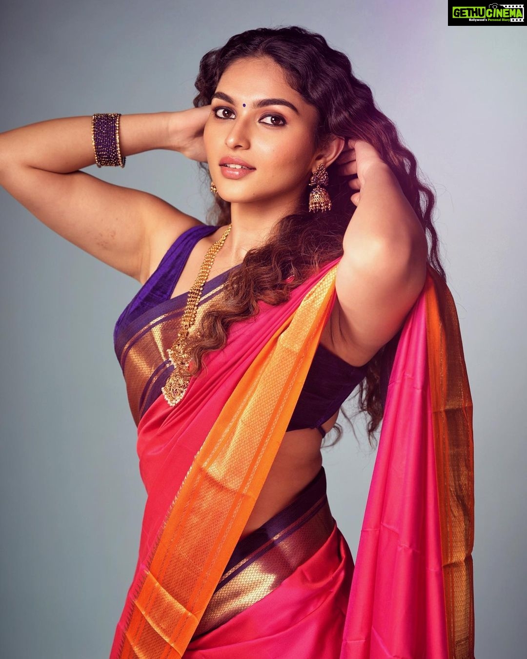 Kayadu Lohar Instagram - Be a pataka don’t burst one! 💥 . . . . COSTUME @devraagh STYLING @styled_by_arundev Photography @its_gireesh Photography assist @vishnu__photography___ Studio @maxxocreative , @studio_maxxo Special thanks to @huwais.majeed Makeup: @makeup_by_shibinantony Jewellery @abharanashaala