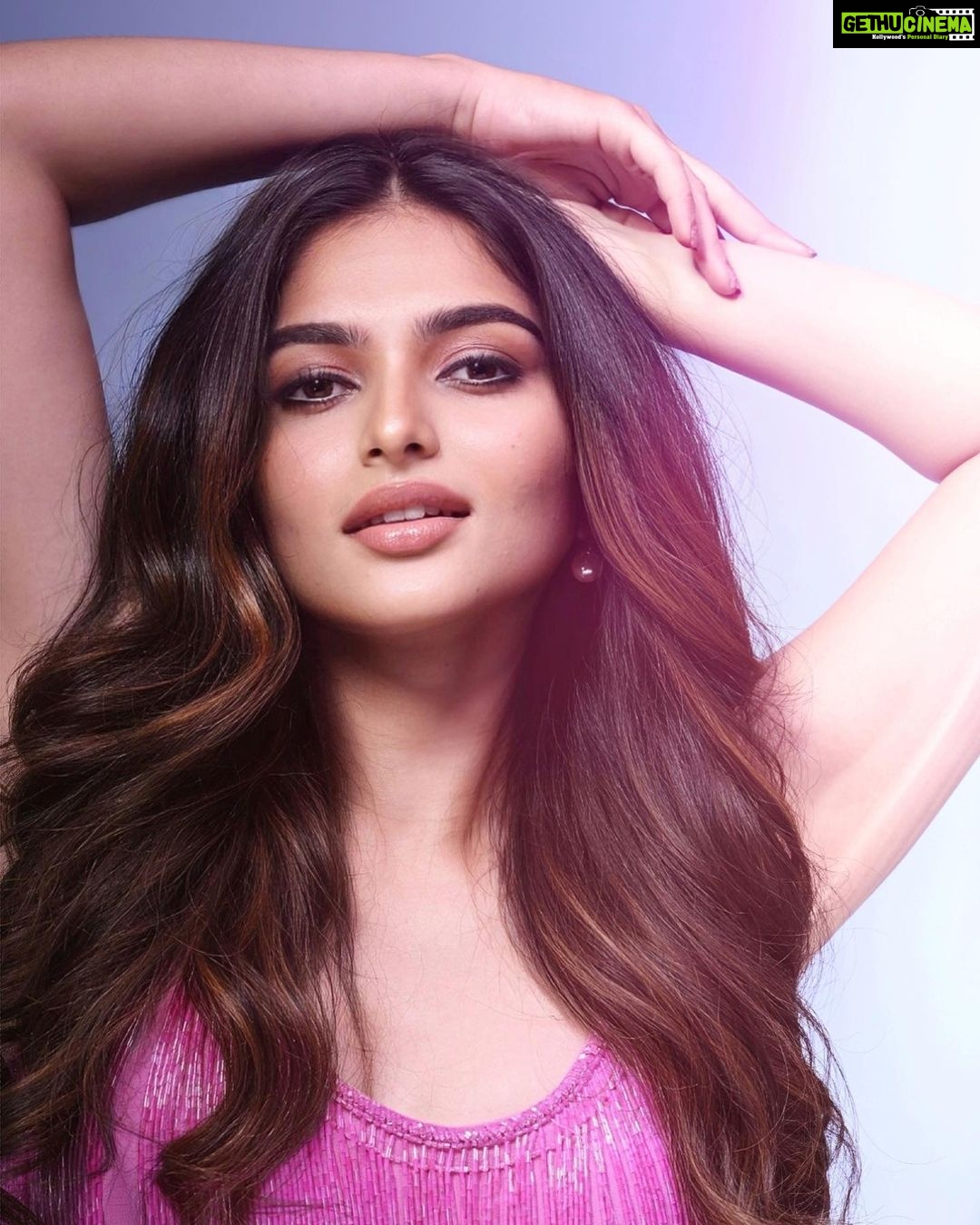 Kayadu Lohar Instagram - What are your Sunday plans? #blingingthroughthepink #pinkandblingedout💁🏻♀️ . . . . COSTUME @devraagh STYLING @styled_by_arundev Photography @plan.b.actions by @jibinartist Photography assist @dayonphotos Studio @maxxocreative , @studio_maxxo Special thanks to @huwais.majeed Makeup: @mukeshmuralimakeover Jewellery @silver_andsalt