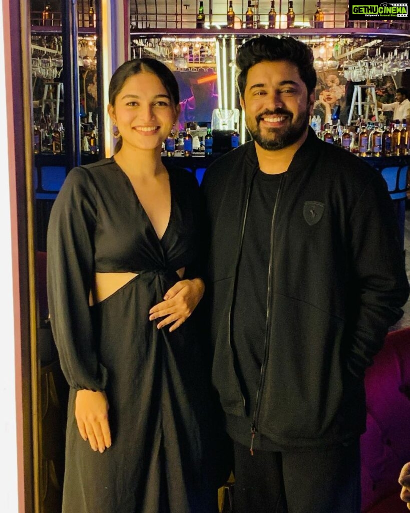 Kayadu Lohar Instagram - All hearts to this one ❤️🥹 @nivinpaulyactor #fangirlmoment . . Special thanks big hugs to 🤗@siju_wilson ❤️🤌🏼 for making this happen