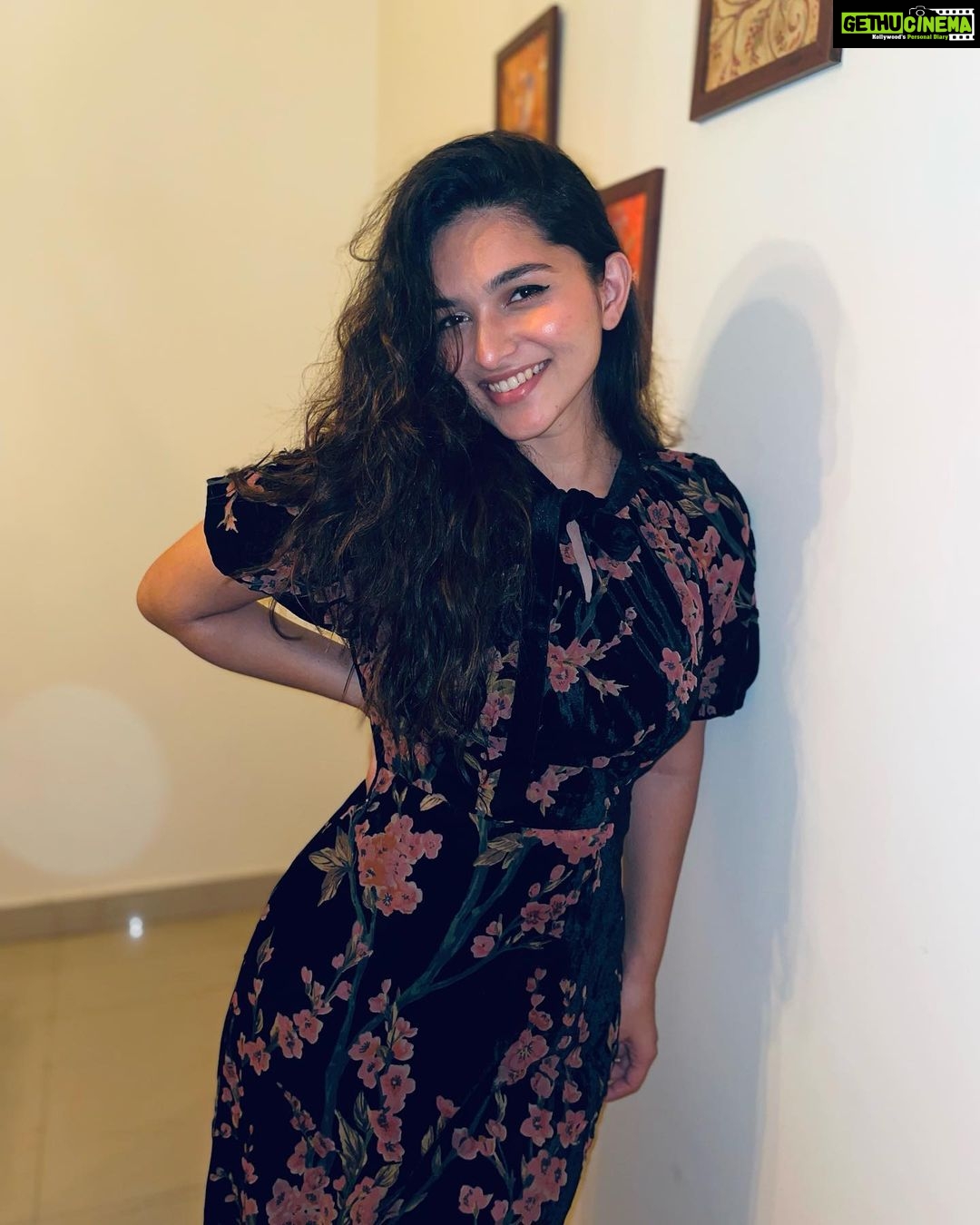 Kayadu Lohar Instagram - here I come 2023 💘🥂