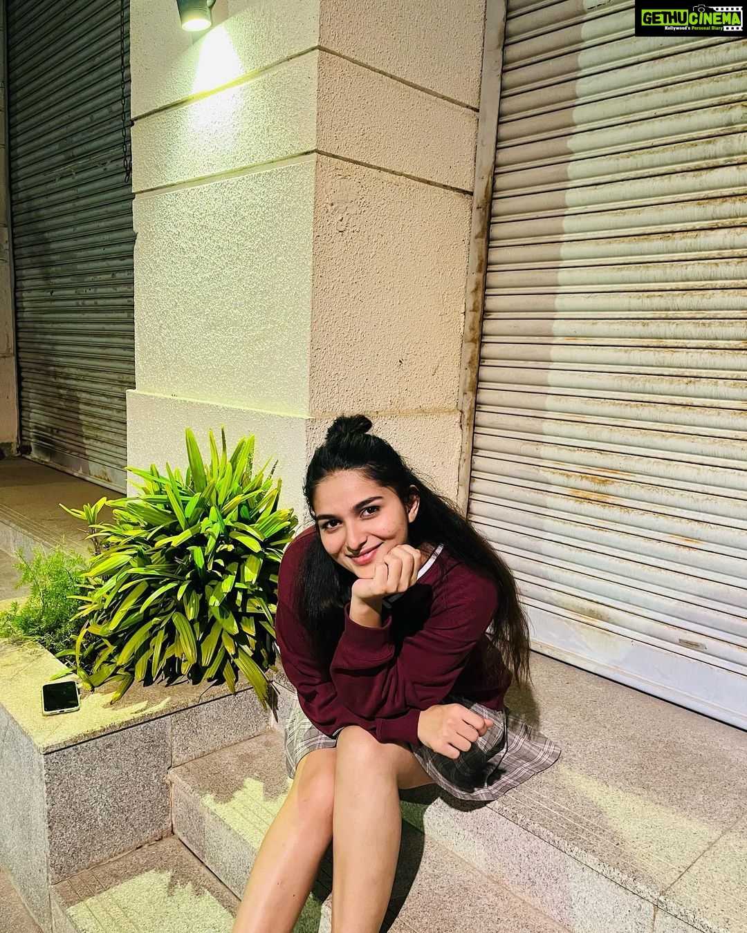 Kayadu Lohar Instagram - Just a wasted night ! 🫣🙃
