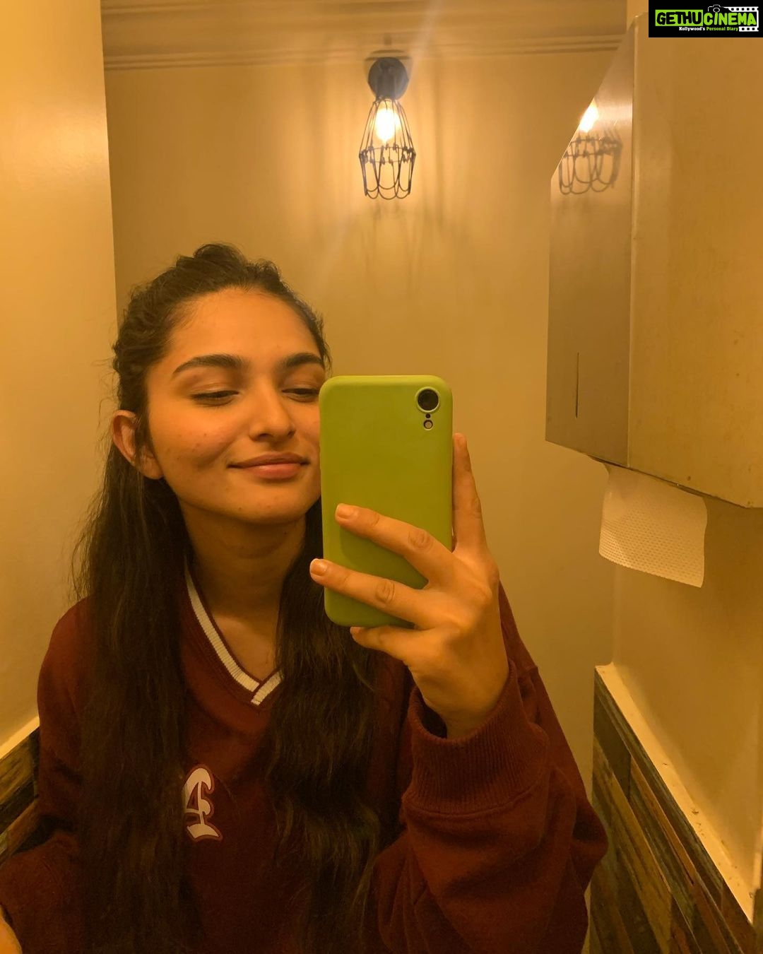 Kayadu Lohar Instagram - Just a wasted night ! 🫣🙃