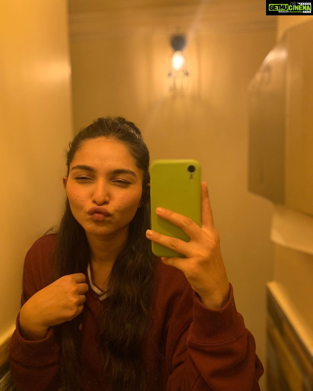 Kayadu Lohar Instagram - Just a wasted night ! 🫣🙃