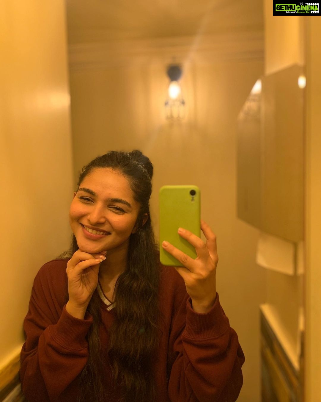 Kayadu Lohar Instagram - Just a wasted night ! 🫣🙃