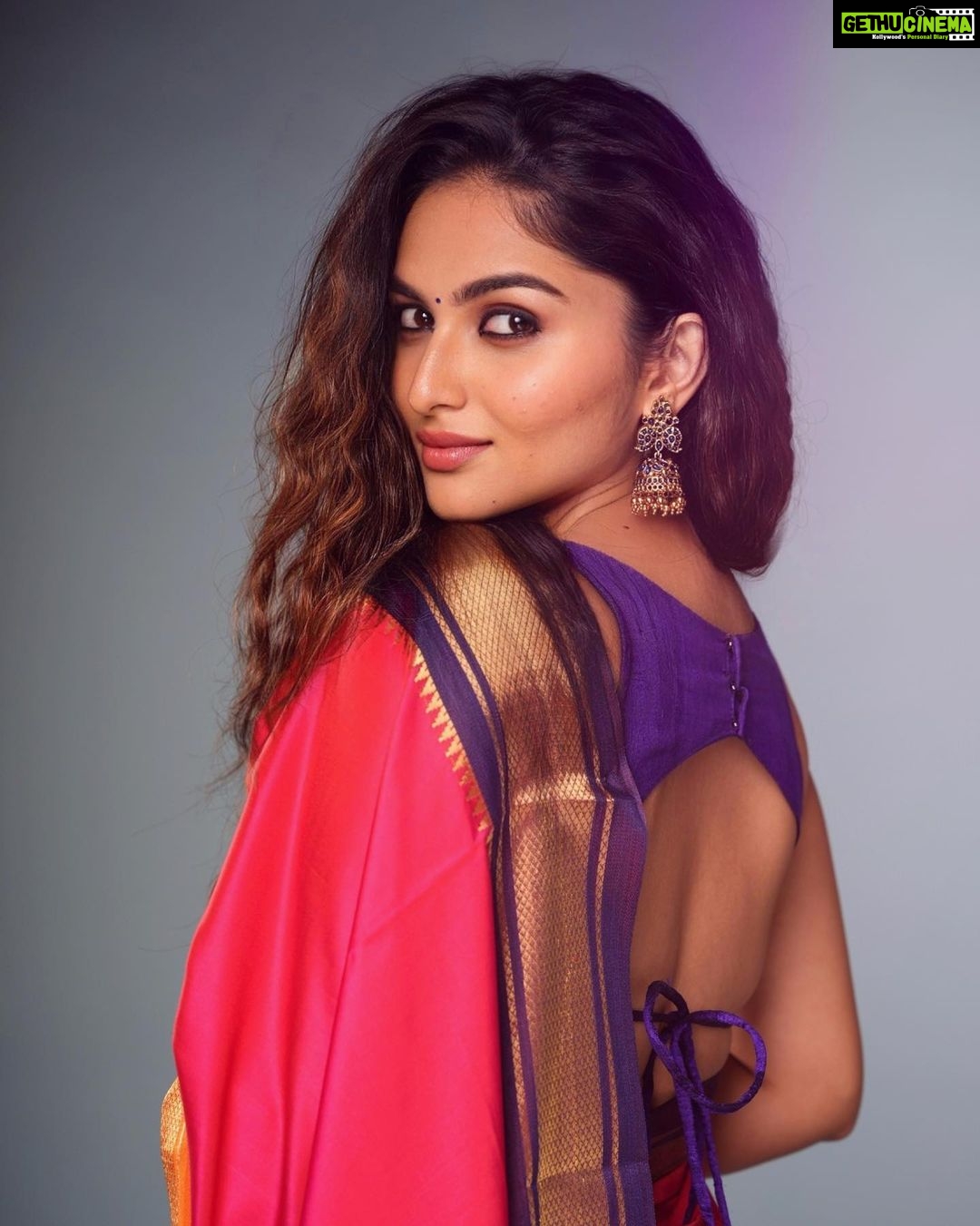 Kayadu Lohar Instagram - Be a pataka don’t burst one! 💥 . . . . COSTUME @devraagh STYLING @styled_by_arundev Photography @its_gireesh Photography assist @vishnu__photography___ Studio @maxxocreative , @studio_maxxo Special thanks to @huwais.majeed Makeup: @makeup_by_shibinantony Jewellery @abharanashaala