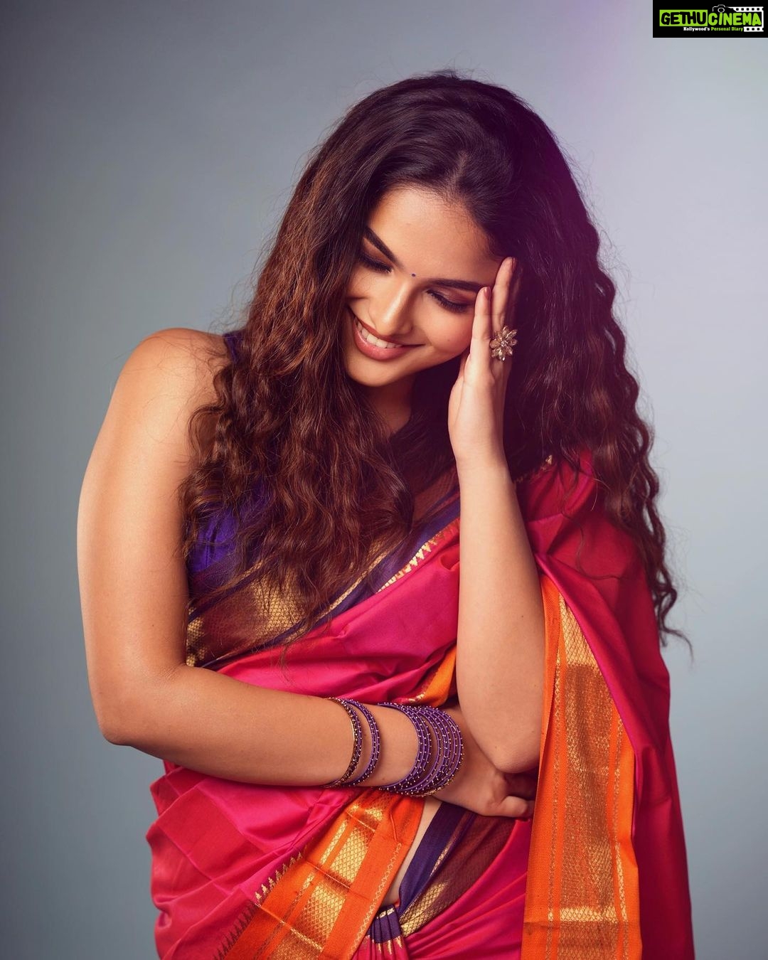 Kayadu Lohar Instagram - Be a pataka don’t burst one! 💥 . . . . COSTUME @devraagh STYLING @styled_by_arundev Photography @its_gireesh Photography assist @vishnu__photography___ Studio @maxxocreative , @studio_maxxo Special thanks to @huwais.majeed Makeup: @makeup_by_shibinantony Jewellery @abharanashaala